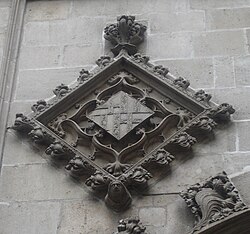 Version of the arms of Barcelona with two bars on the ancient main façade of the City Hall