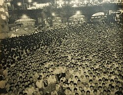 A crowd gathers to watch a Rikidōzan match in 1955.