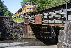 GE ES44AC Union Pacific #5391, approaching bridge at Multnomah Falls, Oregon, shows the white-outlined blue "wings" on the nose.