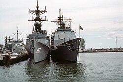 Ticonderoga-class cruiser's design was based on that of Spruance-class destroyer.
