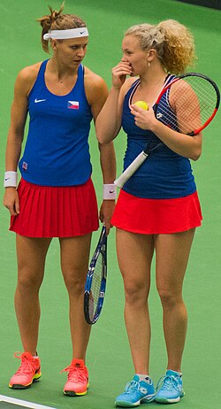 Šafářová with Siniaková (right) in a 2017 Fed Cup doubles rubber against Spain