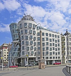 Milunić's and Gehry's Dancing House