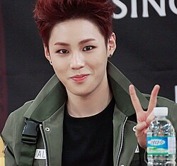 Ha at a fansigning event in 2015