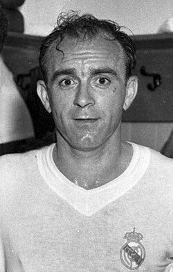 Two-time Ballon d'Or winner Alfredo Di Stéfano, recipient of the Super Ballon d'Or in 1989.
