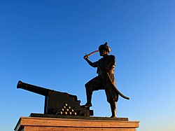 Monument of a soldiers holding a sword