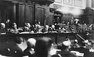 First Reich Congress of Workers' and Soldiers' Councils in the Prussian House of Representatives in Berlin. On the ministerial bench, from right to left, the People's Deputies Barth, Ebert, Landsberg and Scheidemann
