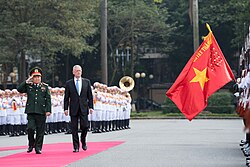 Vietnamese tri-service honor guards welcoming SecDef Jim Mattis in 2018 with a decorated Quyết thắng military flag.