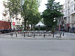Birthplace of Julio Cortazar in Brussels and a small square opposite. Bust of the Argentine sculptor Edmund Valladares.