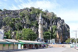 A Christocentric and Marian sanctuary dedicated to Bom Jesus da Lapa and Our Lady of Solitude, founded in 1691. This Catholic pilgrimage site welcomes nearly three million pilgrims annually. Bom Jesus da Lapa