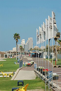 Promenade along Dado Beach