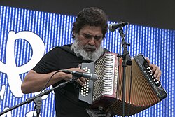 Piña was a pioneer in the mixture and fusion of tropical sounds.