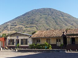 The gulf is composed by a group of many volcanic islands, such as Zacate Grande and el Tigre in Honduras.