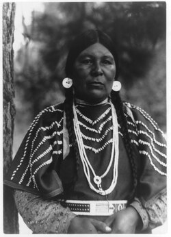 Cayuse woman, about 1910