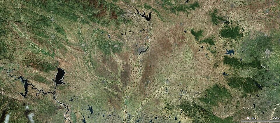 Satellite view of the area, showing the Nanyang Basin in the centre. The city proper of Nanyang is located in the north-central part of this picture.