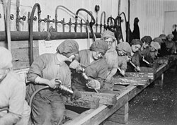 Women workers in an ordnance shop in Pennsylvania, in 1918