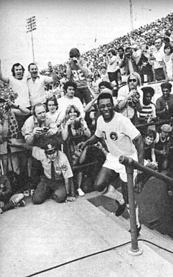 Pelé entering the field to play his first game with the Cosmos on 15 June 1975