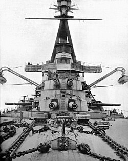 Minas Geraes seen from the bow. The wing turrets are on either side of the superstructure.