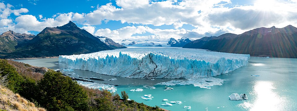 Panoramic view of the glacier taken from the walkway next to the visitor center
