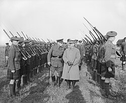 Haig and Ferdinand Foch inspecting the Gordon Highlanders, 1918