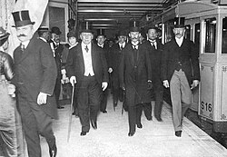 Vice president Victorino de la Plaza opening Line A (1913)