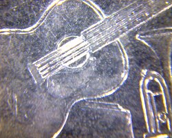 5 strings on the guitar on the Tennessee state quarter.