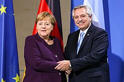 Fernández with German Chancellor Angela Merkel in Berlin, February 2020