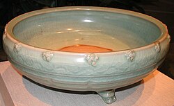 This tripod planter from the Ming dynasty was found in Zhejiang. It is housed in the Smithsonian in Washington, D.C.