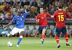Busquets (center) playing for Spain against Italy in Euro 2012 final