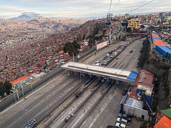 The main toll of the La Paz - El Alto highway connects both neighboring cities