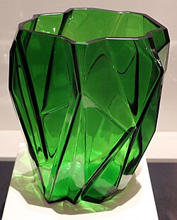 Art Deco vase influenced by cubism, by Reuben Haley, 1928-1932, glass, Milwaukee Art Museum, Milwaukee, US