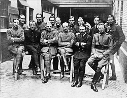 Sykes in 1913 with fellow officers