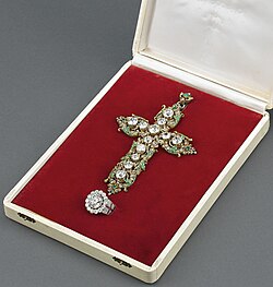 Pope Paul VI's diamond ring and cross donated to the United Nations