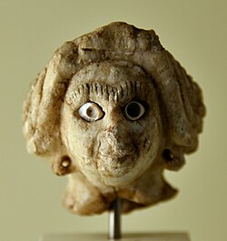 The head of a female statue, dating back to the Akkadian period (c. 2334–2154 BC). Found at Assur, display at the Pergamon Museum in Berlin.