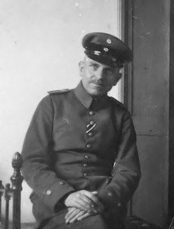 Hahn in uniform in 1915