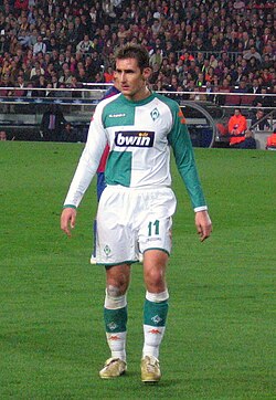 Klose playing for Werder Bremen in 2006