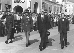 President of Austria Rudolf Kirchschläger and commander Karl von Wohlgemuth; the president's adjutant is in the background