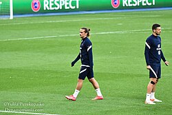 Griezmann in a pre-match training session with France in 2021