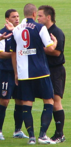 Torres playing for Atlético Madrid in 2006