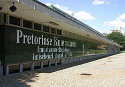 The side view of the Pretoria Art Museum, in Arcadia, Pretoria, with its name written in Afrikaans, Xhosa and Southern Ndebele