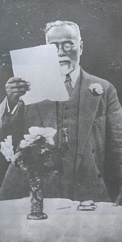 Salim Ali Salam delivering his speech at the "Conference of the Coast and the Four Districts" of March 1936