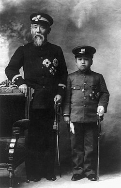 Crown Prince Yi Un with Itō Hirobumi, 1907