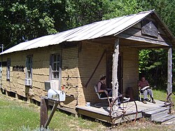 A single shotgun in Avalon, Mississippi, which was the house of Mississippi John Hurt. It was a museum before it burned down in 2024.[6]