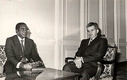 Mugabe in a meeting with Romanian communist leader Nicolae Ceaușescu in 1976