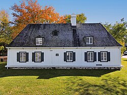 Maison Routhier in Sainte-Foy, a Canadien-style house