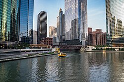 Ferries offer sightseeing tours and water-taxi transportation along the Chicago River and Lake Michigan.
