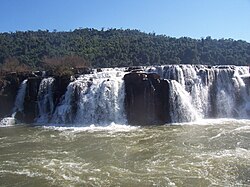 The Moconá Falls (also known as the Yucumã Falls), where the river passes between Argentina and Brazil, are up to 3 km wide