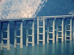 The Miaoziping Bridge of Dujiangyan –Wenchuan Expressway was damaged in the earthquake.
