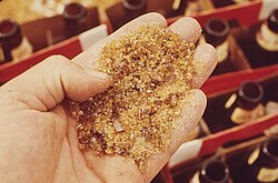 Glass recovered by crushing only one kind of beer bottle