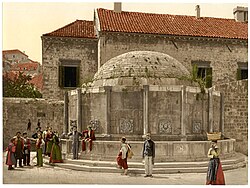A 1900 photochrom of the Big Onofrio's fountain (1438)