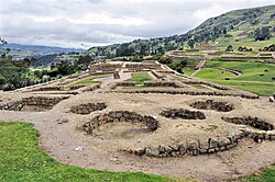 After the Incan conquest, the Incas settled in the Cañari capital of Ingapirca, which became an important regional center. At the back can be seen the Temple of the Sun of the Incan period.